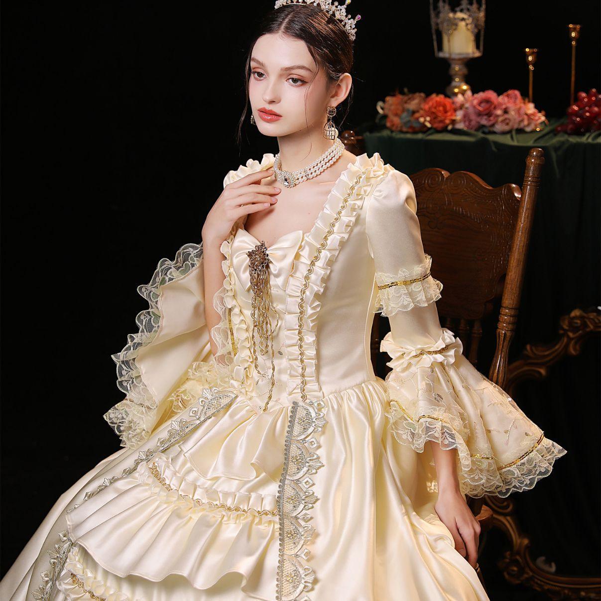 Champagne Elegance Gown: Vintage Sisi - Inspired Court Dress for Theatrical Events - Coscosmos