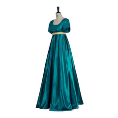 Medieval Traditional Empire Gown - Bridgerton Cosplay Costume in Emerald Green Silky Fabric - Coscosmos